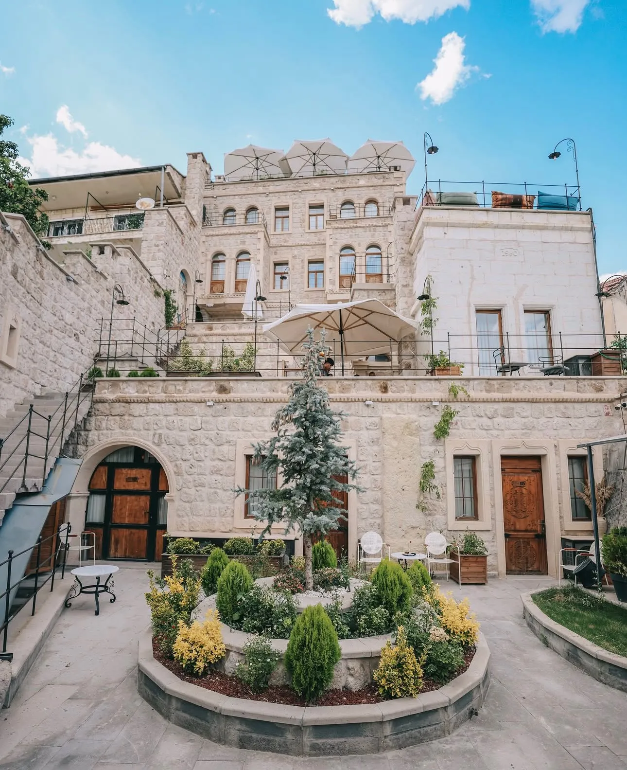 Vita Cave Suites