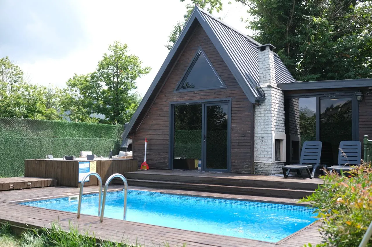 Calanthe Bungalov